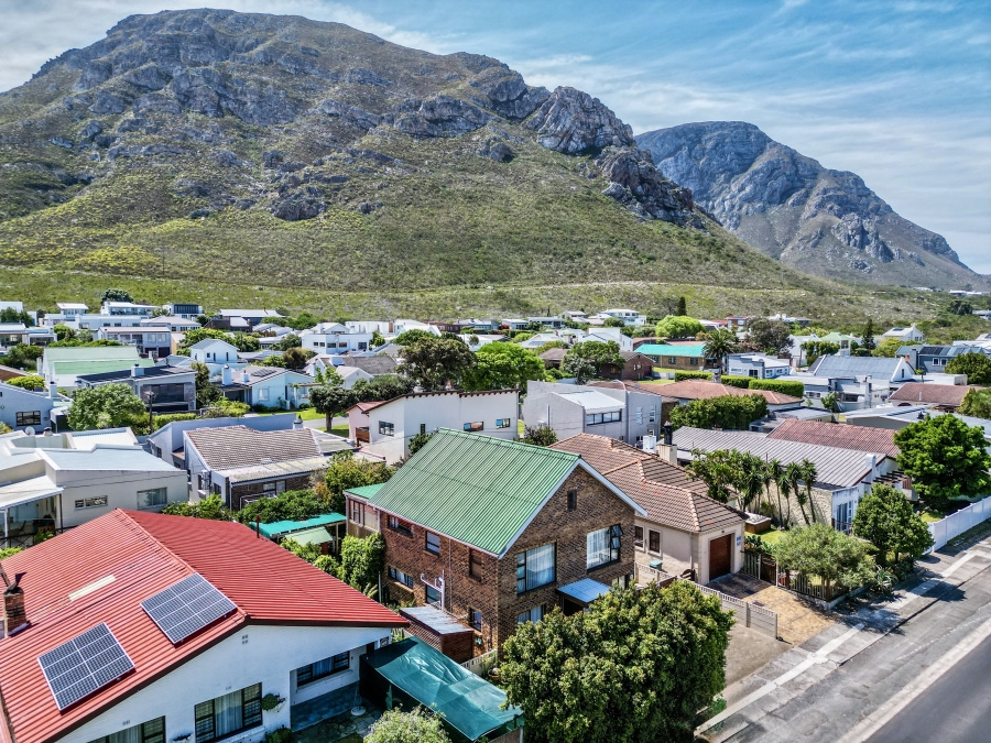 5 Bedroom Property for Sale in Voelklip Western Cape